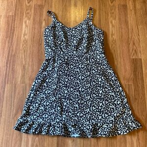Old navy size medium ladies. Linen blend black brown white leopard like print.
